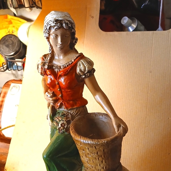 Vintage 1975 Universal Statuary CO girl Planter - Picture 2 of 2